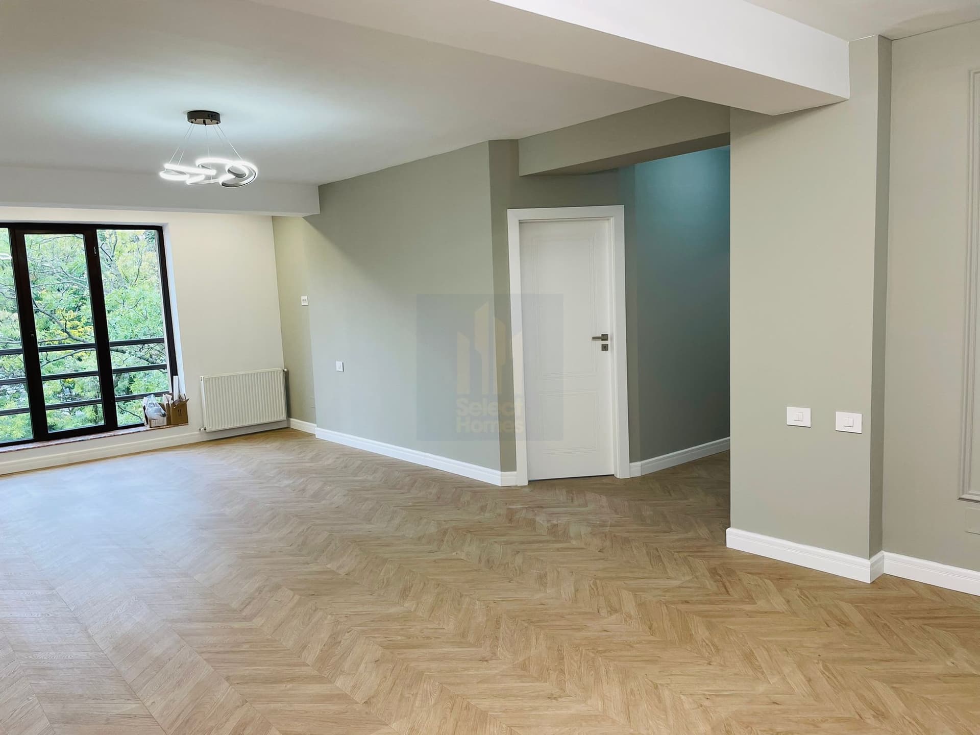 Apartament Renovat 4 Camere de Vanzare *Arcul de Triumf*