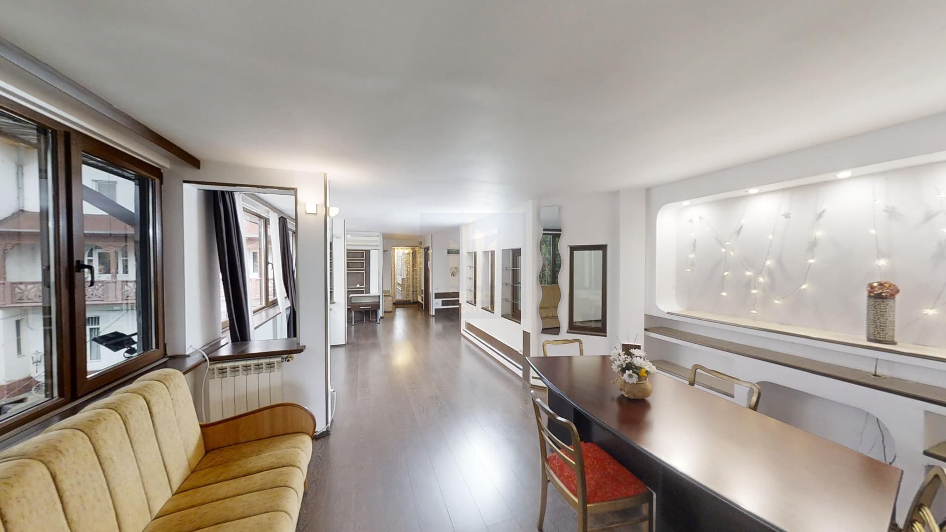 Apartament 5 camere de inchiriat in vila zona *Banu Manta* Tur virtual — fotografia 1 din 49