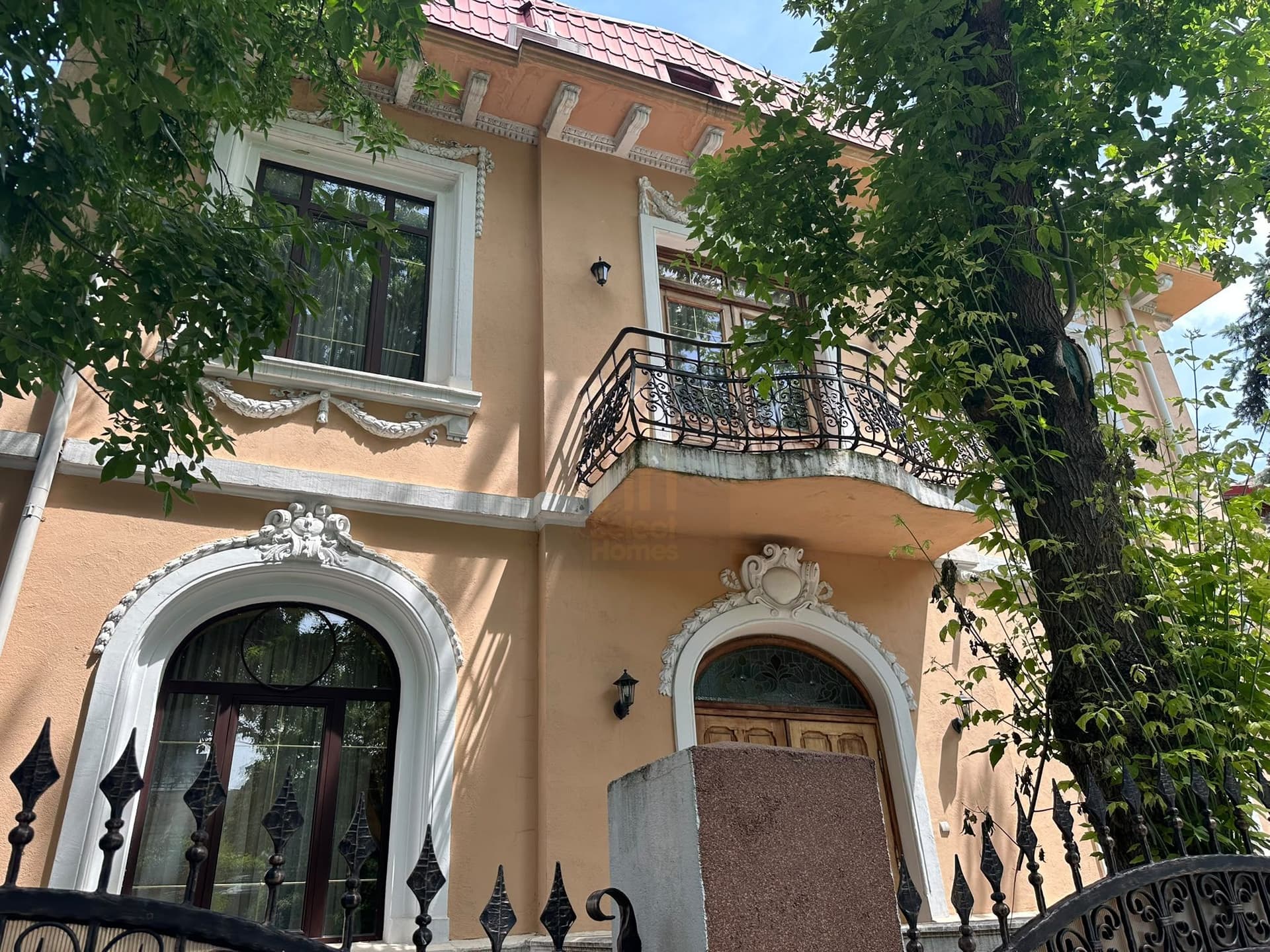 Vila Impresionanta | 9 Camere | 679mp Teren | Garaj Dublu *Cotroceni* — fotografia 1 din 55