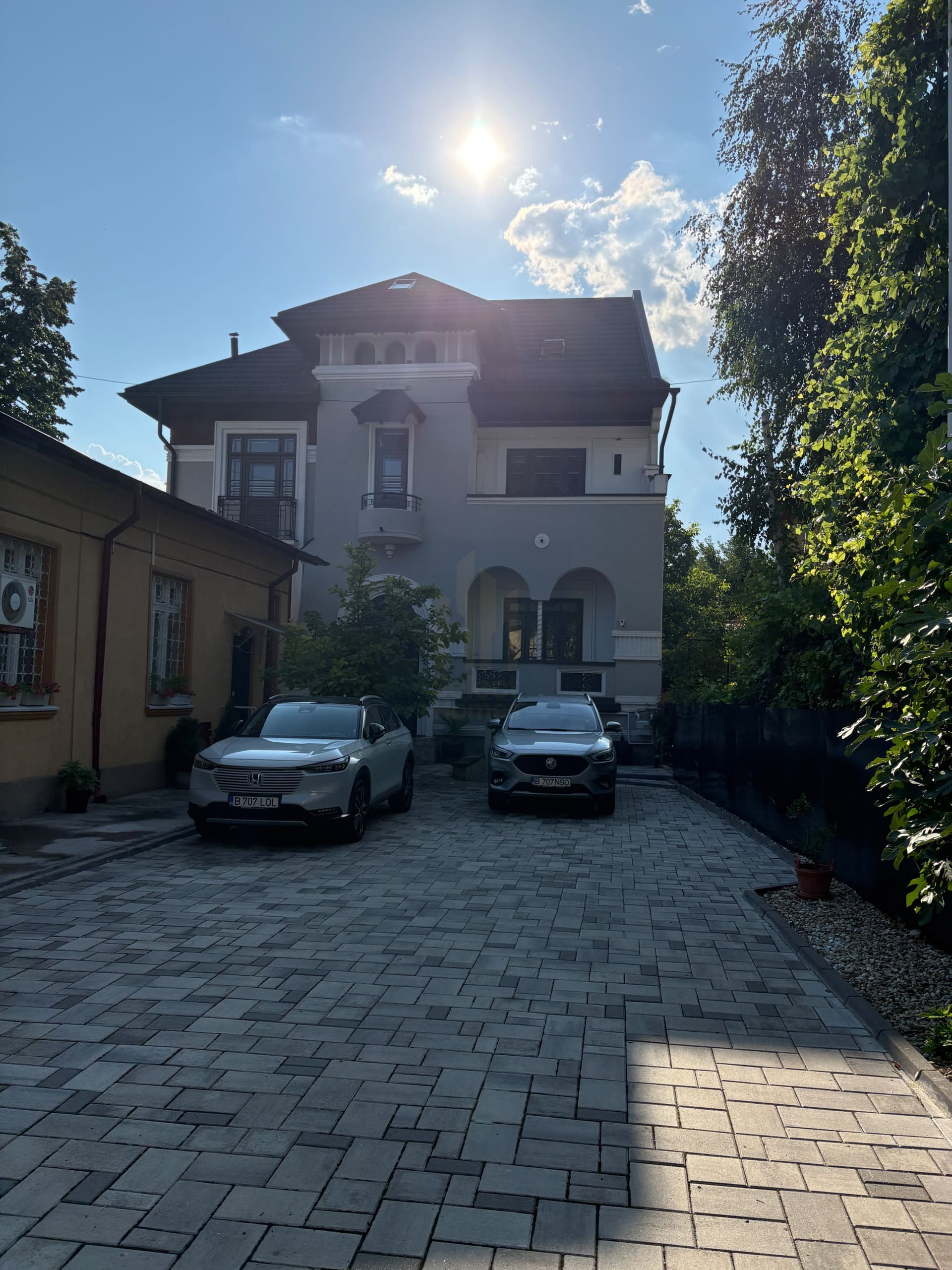 Închiriere vila (S+P+1), 9 camere, 200 mp + curte 120 mp (pretabil birouri)